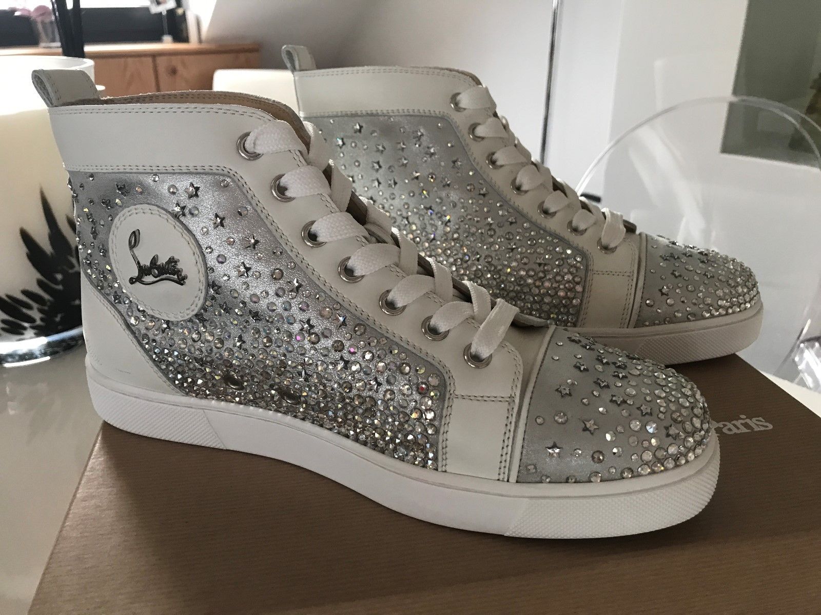 Un top 5 des créations de chaussures les plus chères avec des cristaux Swarovski ! 